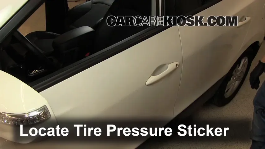 2012 Hyundai Tucson Limited 2.4L 4 Cyl. Tires & Wheels Check Tire Pressure